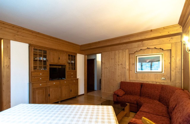 Adjacent to the pedestrian zone - 025016-LOC-01432