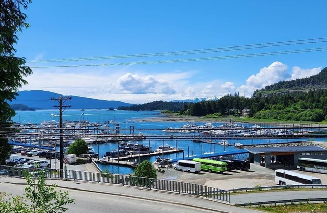 Admirals Quarters Auke Bay Harbor Large Apt with Awe Inspiring Harbor Views