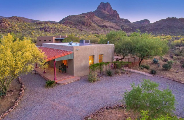 Adobe Home w/Mt Views -Hacienda Del Cholla