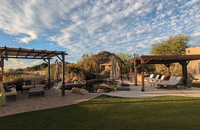 ADOBE MANOR/Main + Guest Home/Sleeps 20