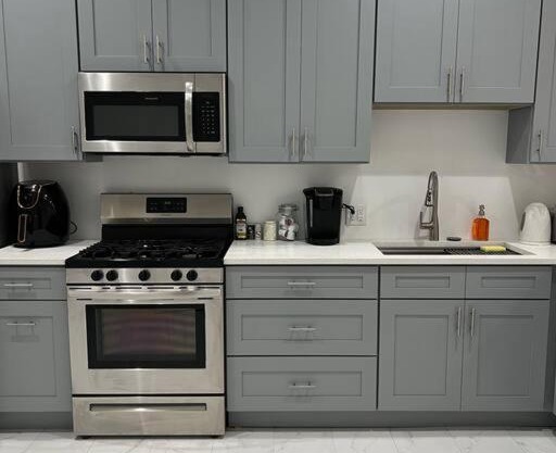 Adorable 2 bedroom with free street parking