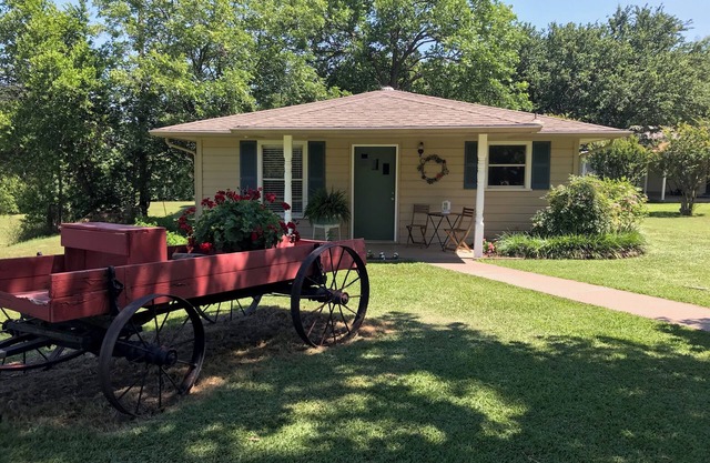 Adorable Guest Cottage