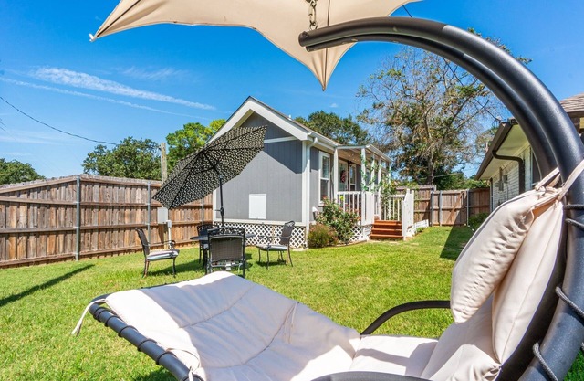 - Adorable Guest House in South Tyler -