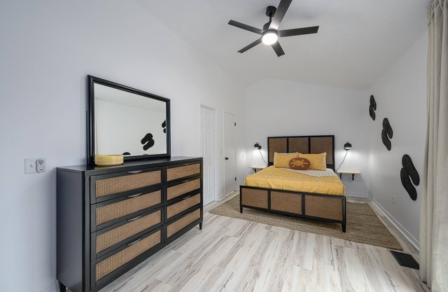 ~Adorable Remodeled Townhome Near Beach & Attractions~