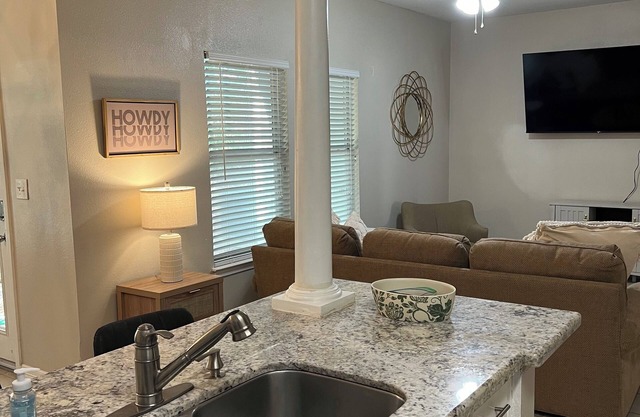 Adorable townhome in College Station. Only 2 1/2 miles from Kyle Field.