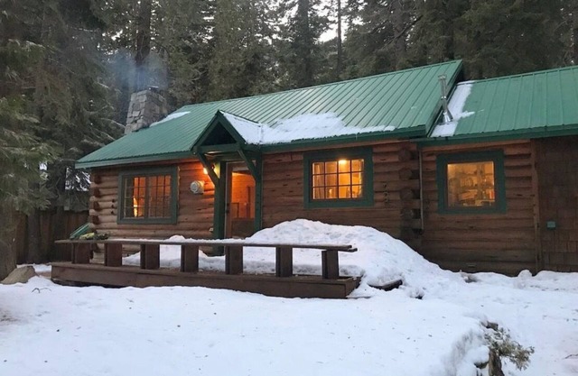 Adorable updated cabin walking distance to the lake!