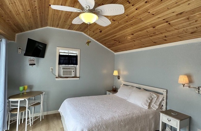 Adorable Waterfront guest house