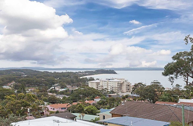 Adriana, 9/83 Ronald Avenue - fabulous views & aircon