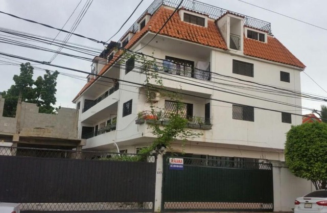 Adriano's Apartahotel