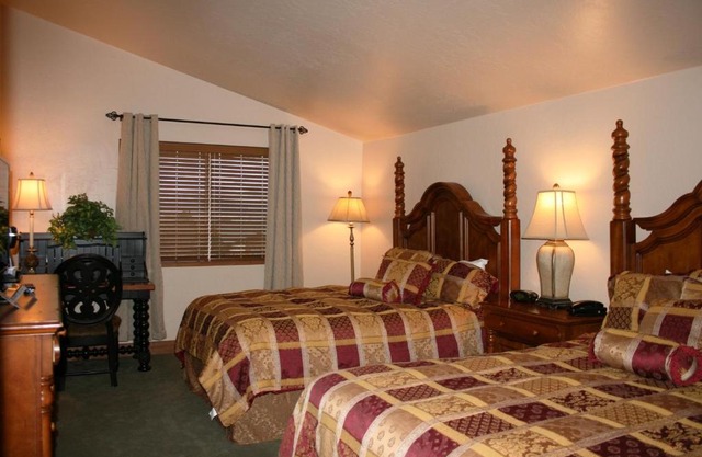 Adventure Hub-Backcountry Ski-Snowmobile-Scuba Diving Villa 3083 villa