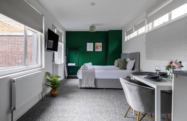 Affordable En-Suite Studio Rooms in London, N14 2B