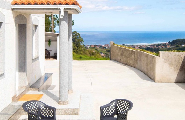AG Anema house 10 guests, 2km from Razo surf beach
