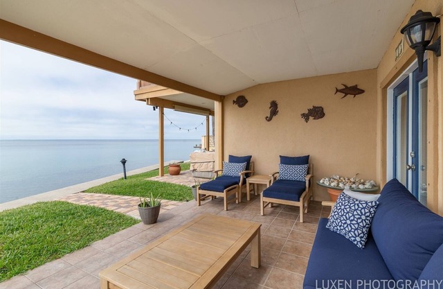 Age 25 + The Peaceful Pearl Bayfront Retreat is waterfront perfection sleeps 4-6