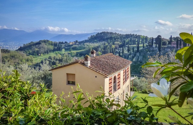 Agli Orti, villa with pool, view, WiFi. Lucca