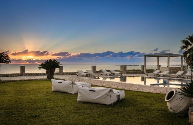 Agnanti Suites