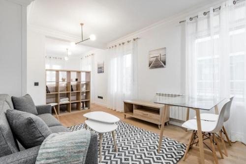 AH-Apartamentos de Diseño en Madrid Río