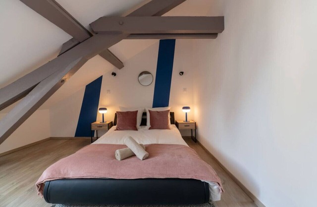 Air-cond duplex apartment in the city center