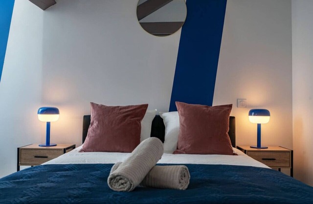 Air-cond duplex apartment in the city center