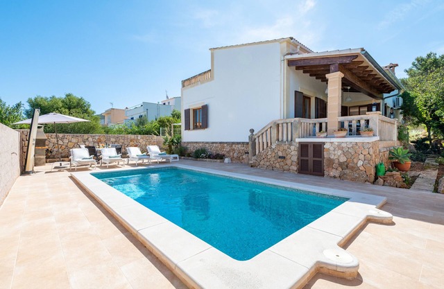 Air-Conditioned Holiday Home with Pool, Garden, Terrace & Wi-Fi