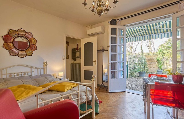 Air-conditioned studio with garden and parking in Barbotan