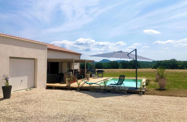 Air-conditioned villa with private pool