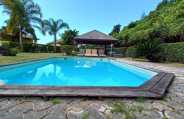 Air-conditioned bungalow with breathtaking view and swimming pool