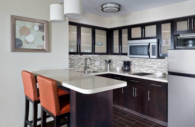Air-Conditioned Suite | 24h Fitness Center, Indoor Pool + Shared Hot Tub