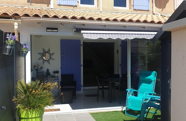 Air-conditioned villa, free WIFI, 500 m from the beach in residence with swimming pool.