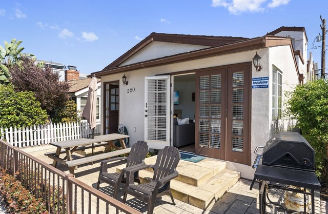 Air Conditioning! Cottage 2-blocks from Beach
