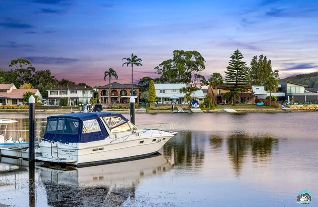 Aircabin - Woy Woy - Water Front - 6 Beds Lux Home