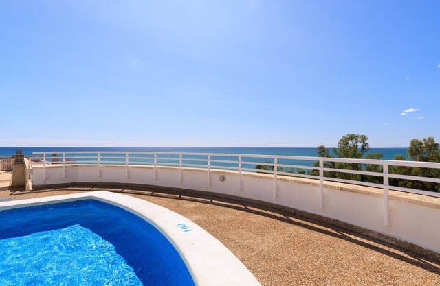 AirCon Apartment with Rooftop Pool · Beach 50m · 236 UHC BALIS