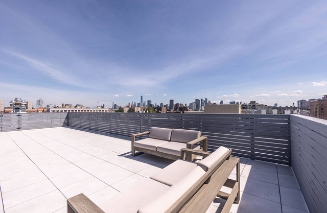 Airy 3 BR Flat w Shared Deck - gym - Mins to NYC