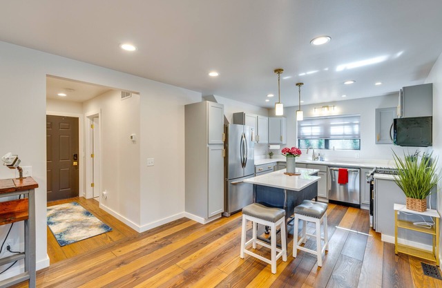 Airy Belleville Guest House with Deck!
