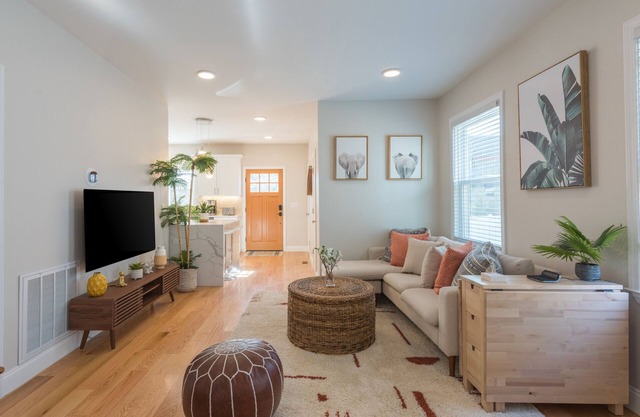 Airy Downtown 1BR w/Parking