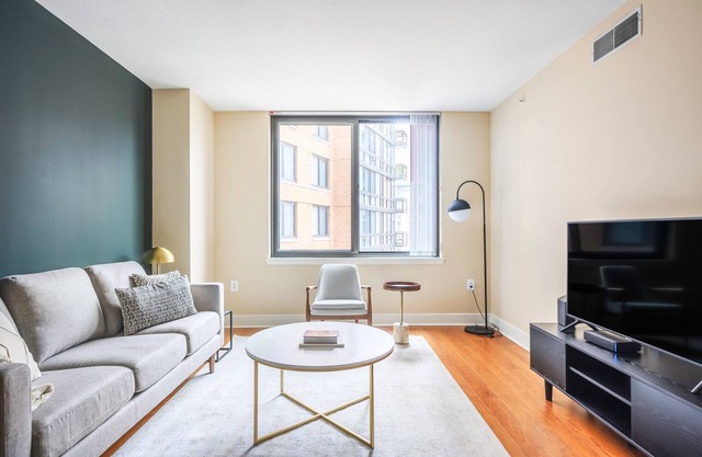 Airy Mount Vernon 1BR w/Gym, Pool, Rooftop, near Metro, by Blueground