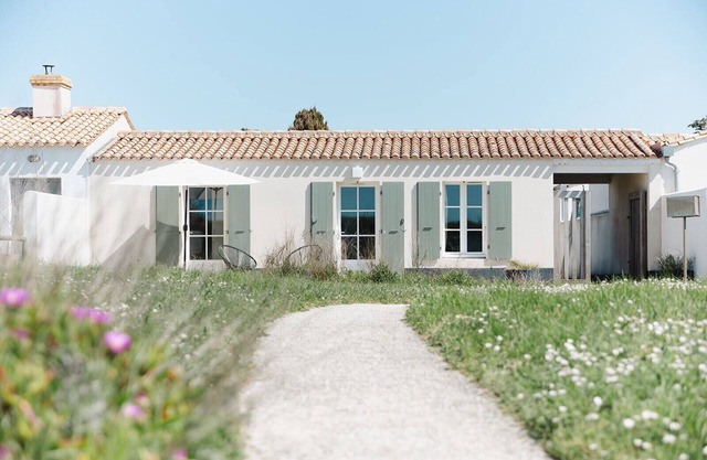 Aixcale near the sea