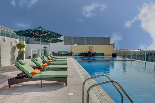 Al Khoory Atrium Hotel 