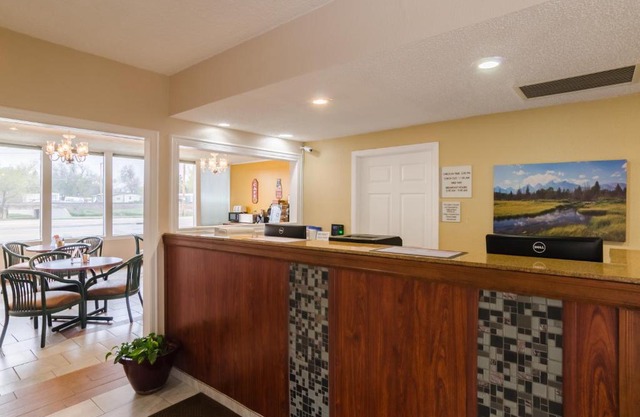 Alamo Inn & Suites