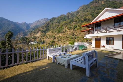 Alaya Stays Madhuram Pet-Friendly Hillside Retreat With Garden & Balcony