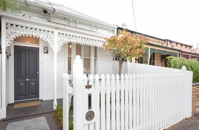 Albert Park Victorian House with Style and Art Gallery