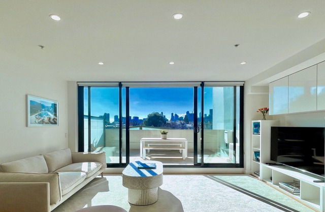 * ALBERT PARK LUXURY + LIFESTYLE *