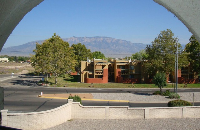 Albuquerque Int'l Balloon Fiesta 2BR/2Bath Condo Sleeps 6. Washer/Dryer. Balcony