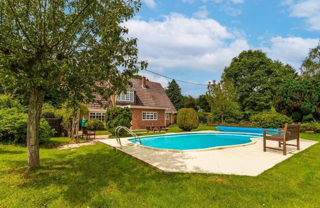 Alderfen View | Fabulous 5-bed home with an outdoor swimming pool in the heart of The Norfolk Broads