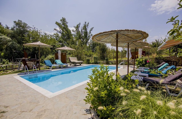 Alexander Aqua Oasis - Poolside Garden Getaway