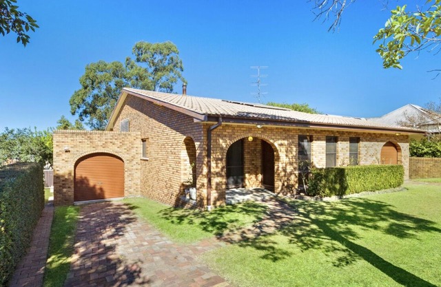 Alices Place, Hunter Valley, Large home, 6 Beds, sleeps 12, central location