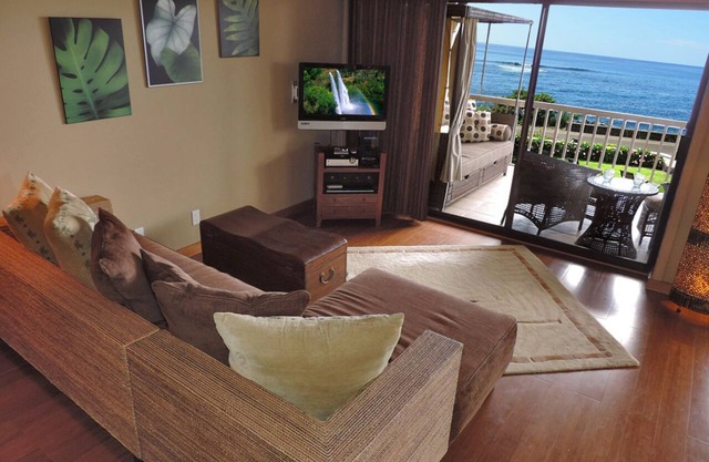 Alihi Lani 4: Full A/C - top floor Ocean Views! Upgraded throughout
