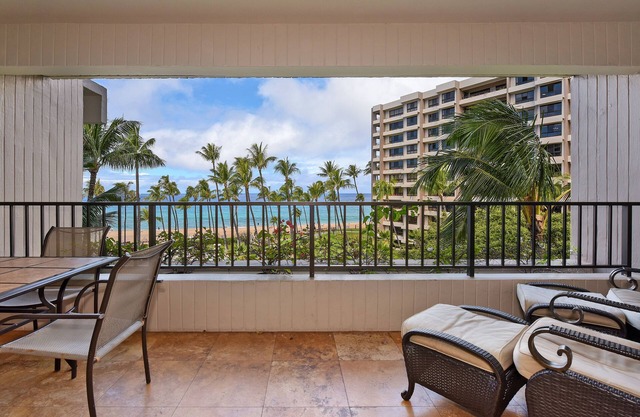ALII 456 OceanFront 2BD Tropical Getaway Sunsets Ocean Views on Kaanapali Beach