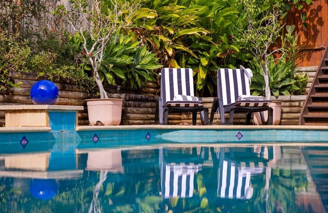 Alkira - family house with pool