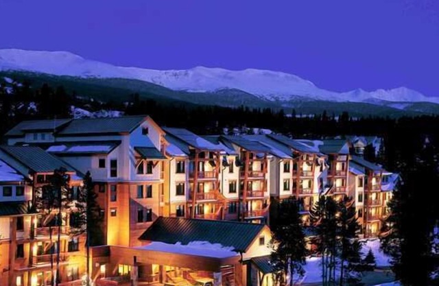 All suite 2 bedroom hotel with fireplace and full kitchen at base of peak 9.