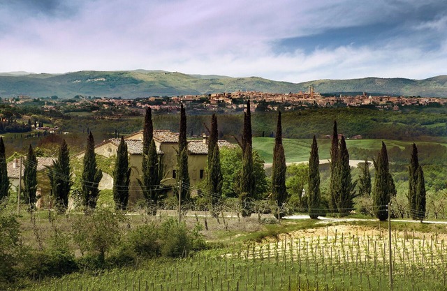 ALLEGRETTI AGRITURISMO nestled in the hills of chianti senese
